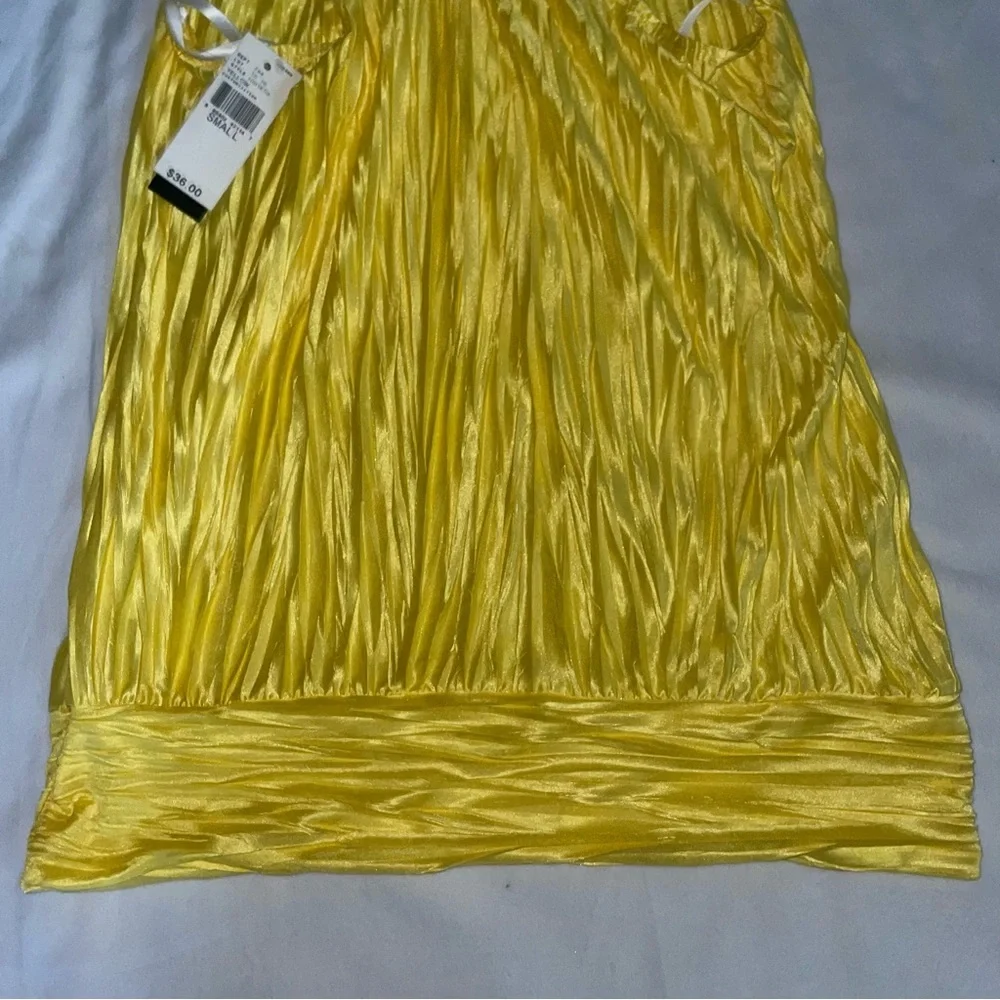 NWT Women’s Byer California Yellow Ruched Cut Out Tank Top Size Small - Picture 9 of 9